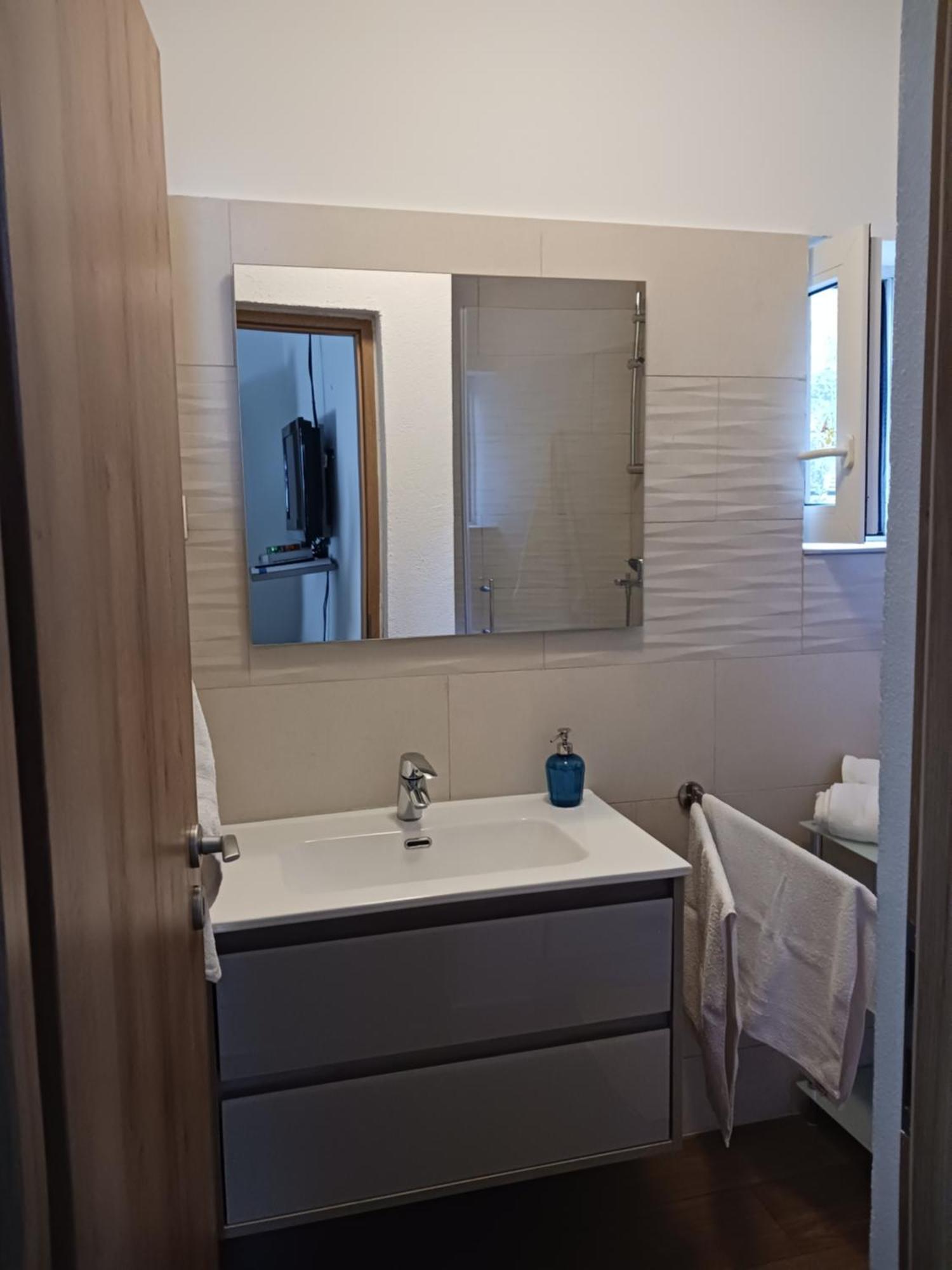 Apartment Viktoria 克罗诺维察 外观 照片